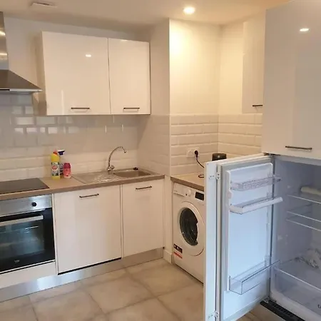Grand Appartement, 2 Ou 3 Ou 4 Pieces, Tramway Sur Place, Proche Gare Sncf St Augustin 5 Min, Aeroport A 7 Min, Ou Allianz Riviera 10 Min, Palais Nikaia 2 Min , Supermarche Sur Place, Parking Possible Si Disponible Ou Payant A 1000 Metre Daire